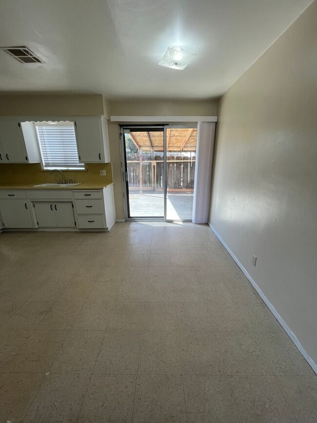 Photo - 1185 W Grand Ave Unit 1187