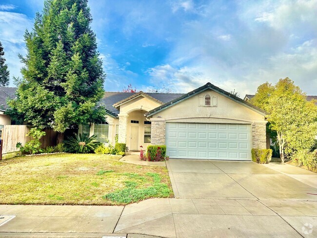 Building Photo - Upgraded 3/2 near Clovis North High School Rental