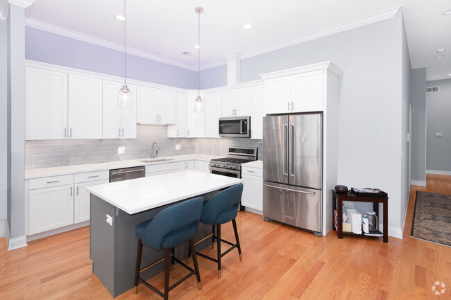 Building Photo - 2124 S Halsted Rental
