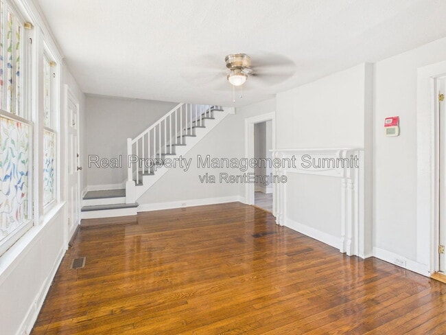 Photo - 932 W Beverley St