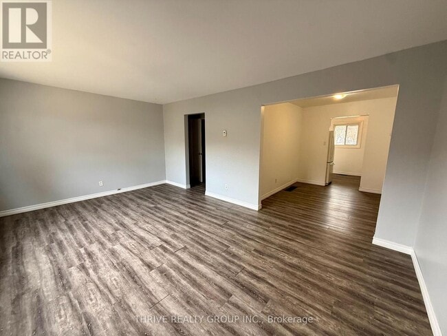 Photo - 161 Toulon Crescent