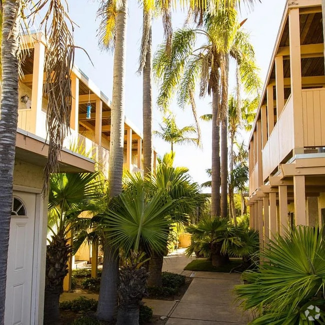 Building Photo - 409 Ellwood Beach Dr Unit APT C