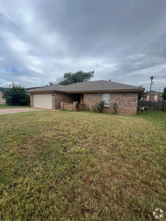 Building Photo - HOME NEAR DYESS