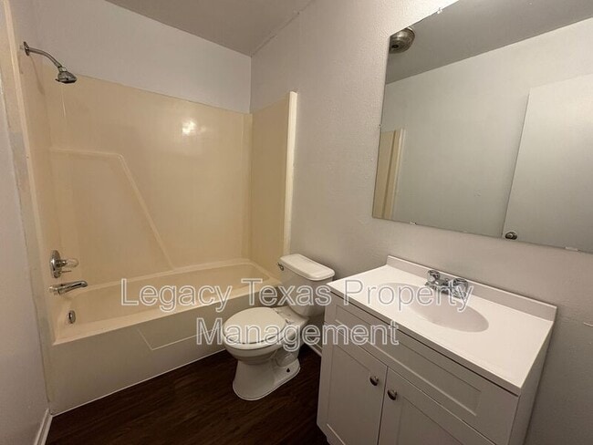 Photo - 1702 Short St Unidad C