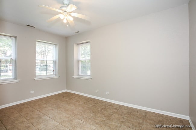 Photo - 4941 N St Louis Ave Unit G