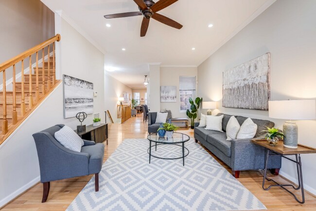 Photo - 27 Todd Pl NE