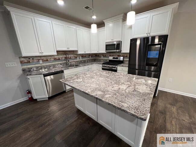 Photo - 706 Greenland Square