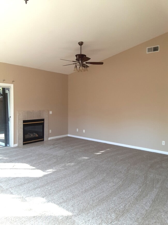 Photo - 612 Cascade Dr