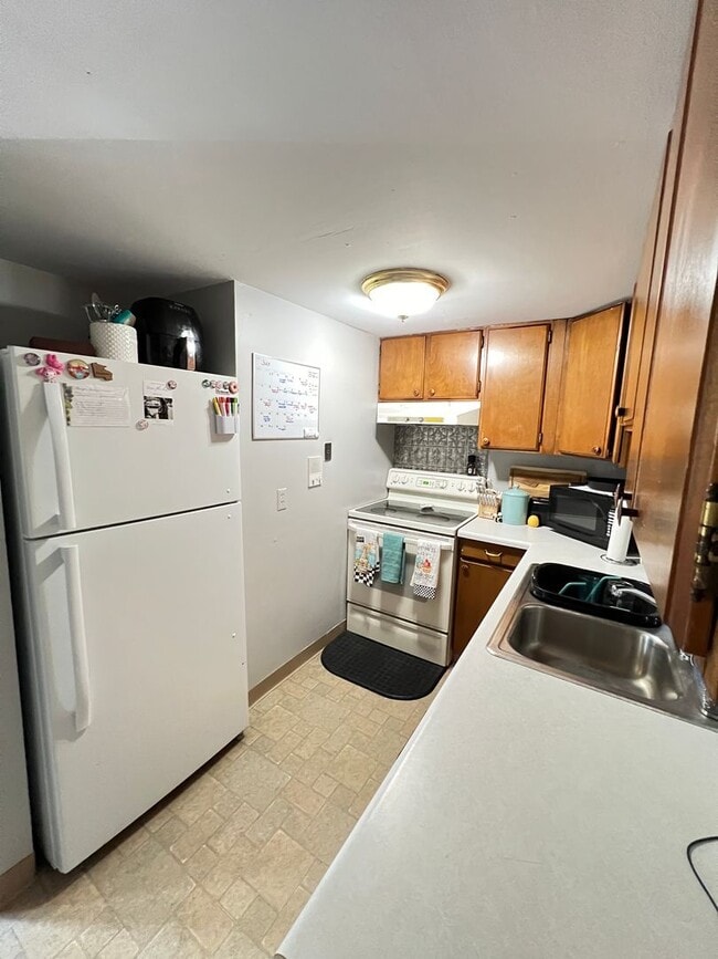 Photo - AVAILABLE JUNE - Spacious 2 Bedroom Apartment! Unit 1516 N 16th St - 8