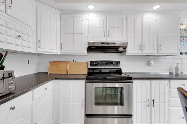 Kitchen - 46 Falaise Rd