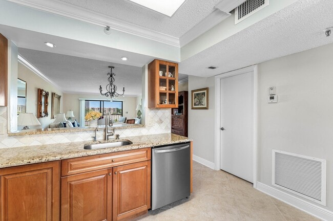 Photo - 7076 Huntington Ln Unit 502