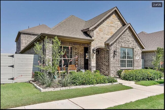 Front - 808 Parkside Dr