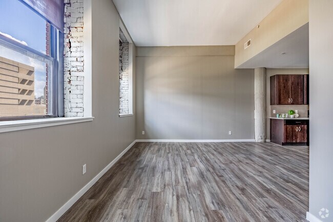 1BR, 1BA - 880SF - Living Room