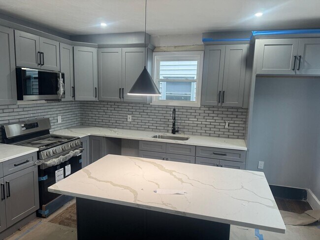 Photo - 140 S Common St