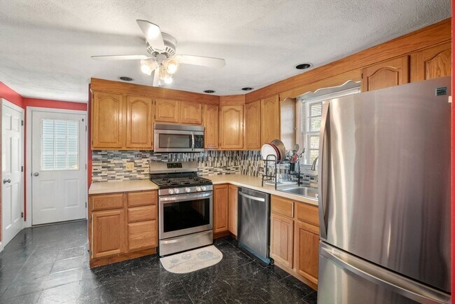 42 Rockland Ave
