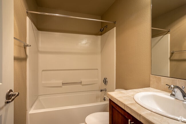 2BR, 2BA - 950SF