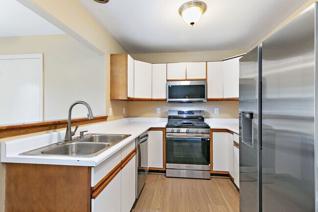 Photo - 1435 Moluf St
