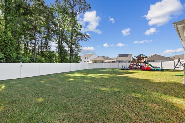 Photo - 216 Grove Ln