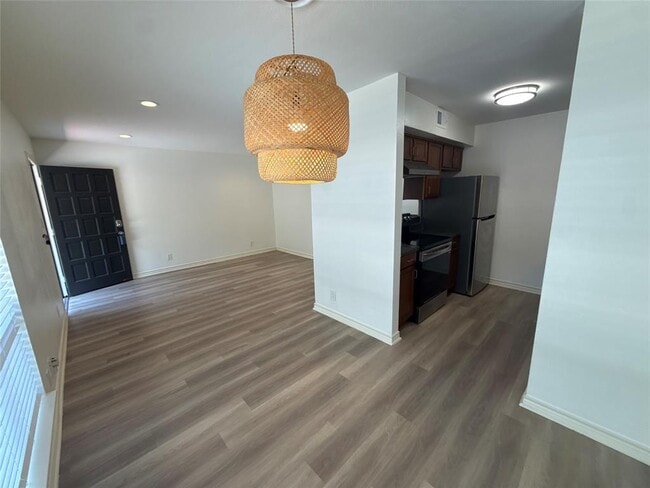 Building Photo - 500 E Riverside Dr Unit 132