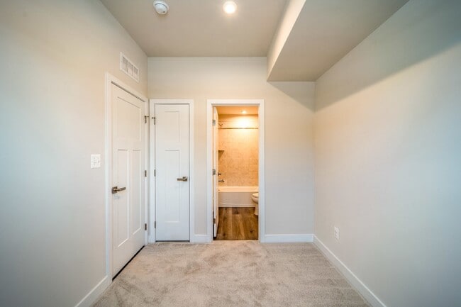 Photo - Brand New Luxury Town house for Rent!