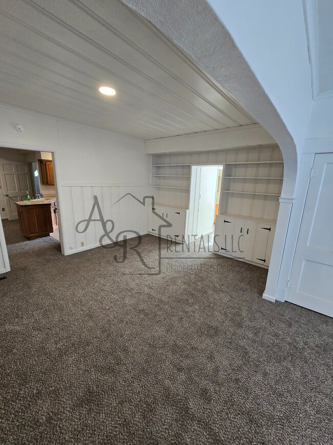 Photo - 109 E Williams St
