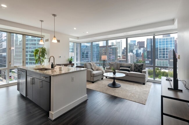 100 Pier 4