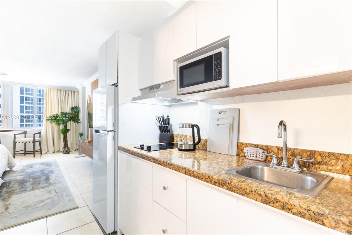 Photo - 19201 Collins Ave