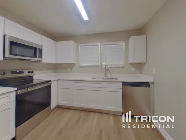 Photo - 1443 Steam Engine Way NE