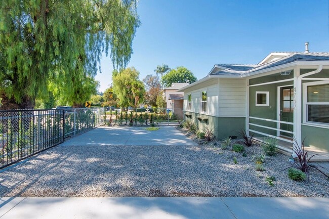 Photo - South of the Blvd DESIGNER UNIT!