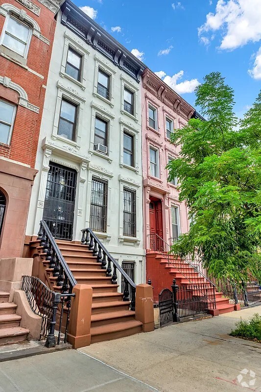 Building Photo - 811A Willoughby Ave Unit Garden Apt