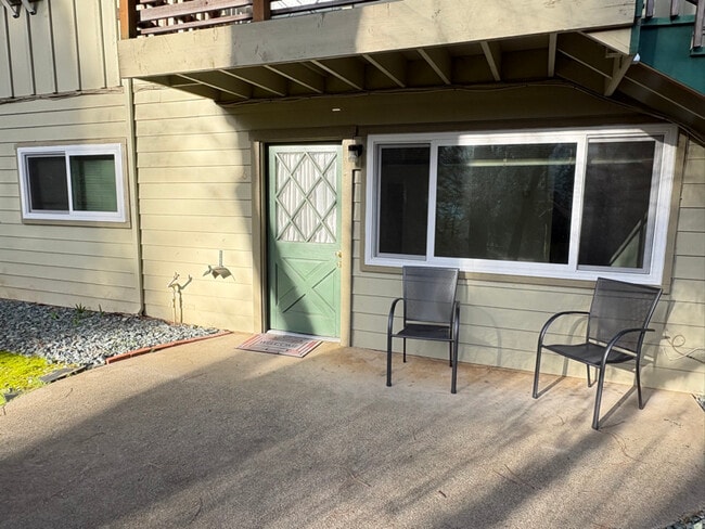 Photo - 3075 Miles Way