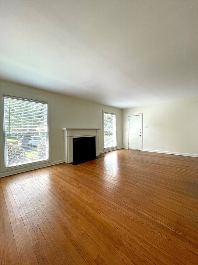 Photo - 2102 Milford St