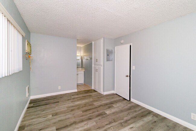 15209 Prairie Ave