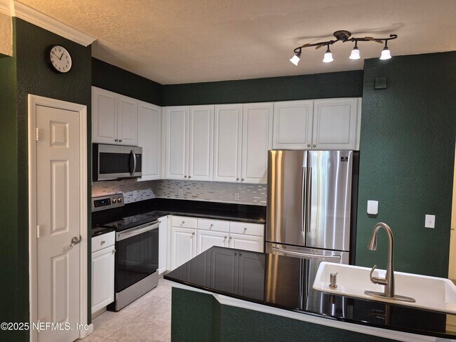 Photo - 8539 Gate Pkwy W Unidad 9232