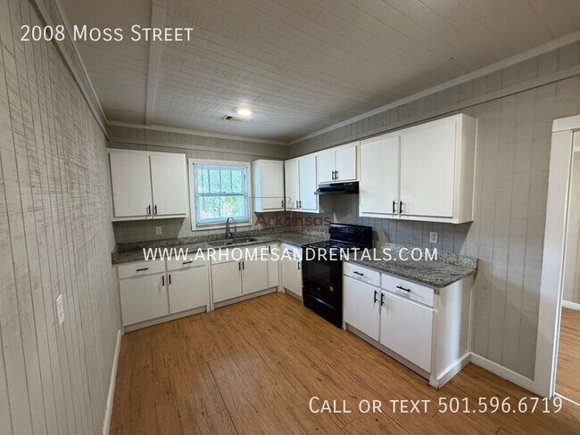 2008 Moss St