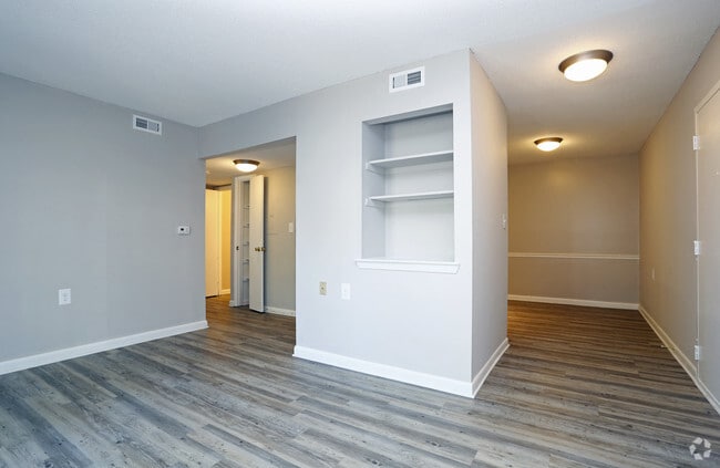 2BR, 1BA - 872sf- Living Area