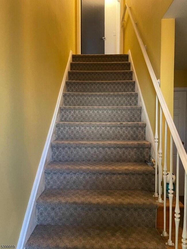 Photo - 113 Hawthorne Ave Unit 2