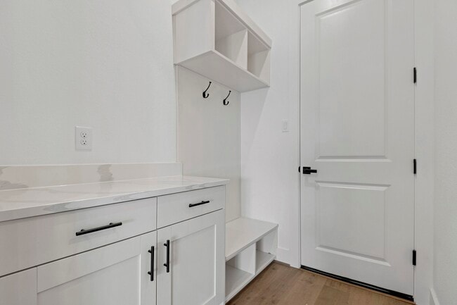 Photo - 1911 Drover Ln