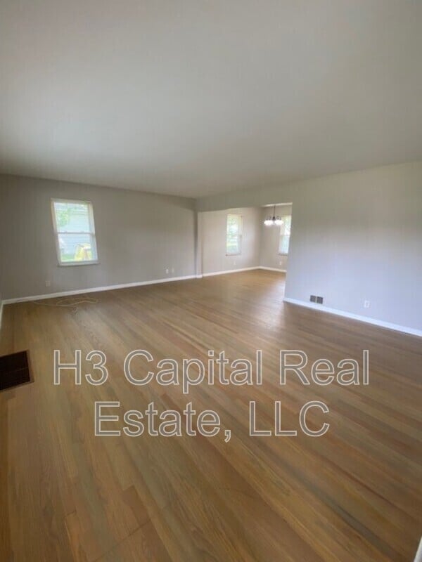 Photo - 2111 Clark Ave