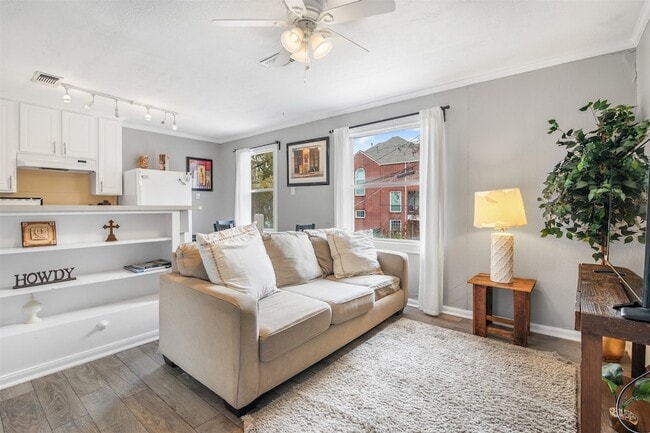 Building Photo - 1412 Michigan St Unit 1 Rental