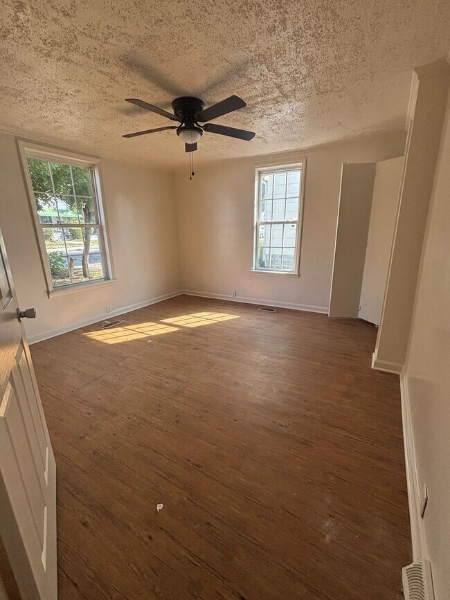 Photo - 836 W Sprague St