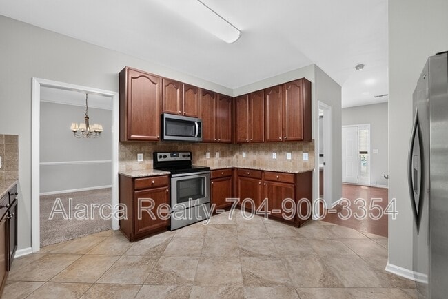 Photo - 2041 White Cedar Ln
