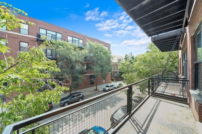 Photo - 2 S Leavitt St Unit 212