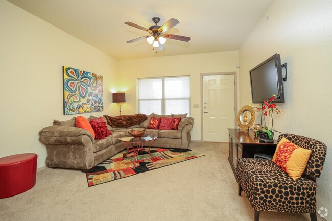 1BR, 1BA - 665 SF - Living Area