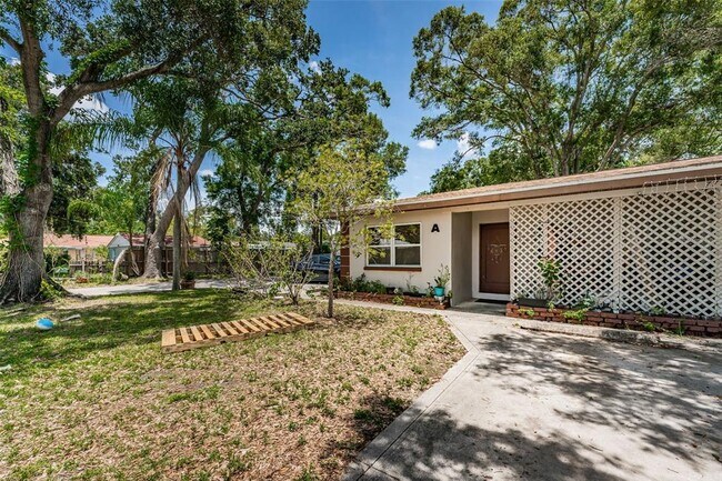 Photo - 7721 46th St N