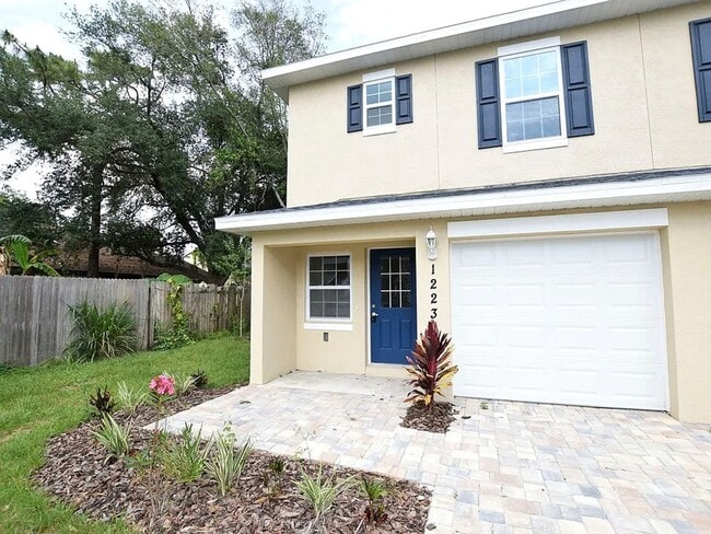 3-bedroom, 2.5-bathroom townhome by UCF - 3-bedroom, 2.5-bathroom townhome by UCF