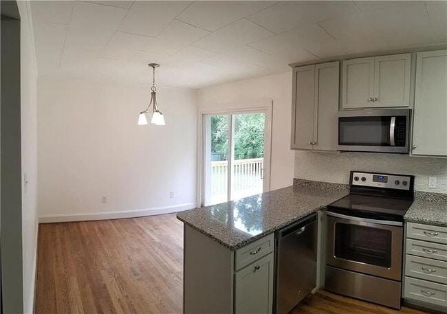 Photo - 3 Bedroom Renovated Ranch Style Home in Seneca