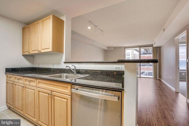 2726 Gallows Rd Unit 413