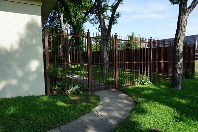 Photo - 2817 Wayside Ave