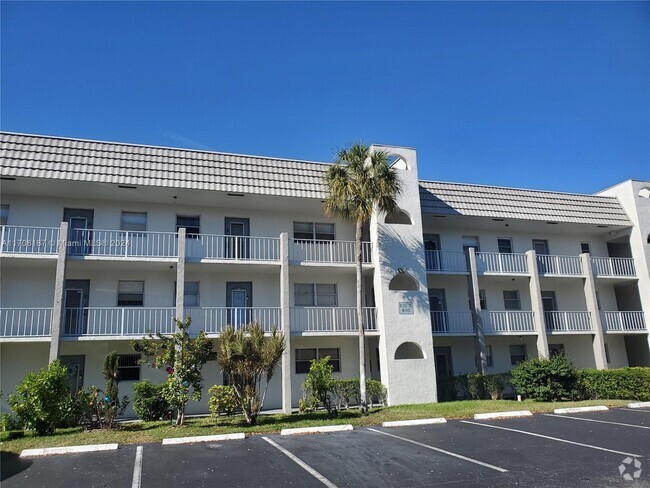 Building Photo - 8110 Sunrise Lakes Blvd Unit 205 Rental